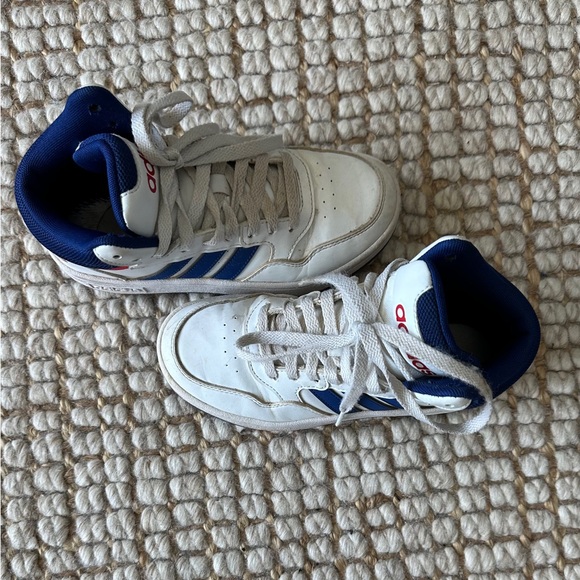 Adidas basketball shoes size 2 little boys - Picture 4 of 7